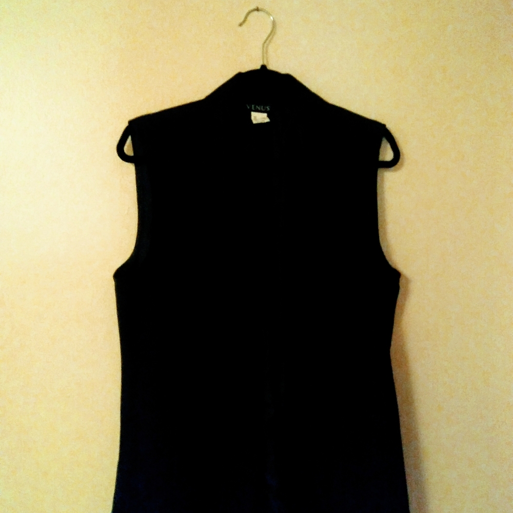 NWOT Venus black open vest